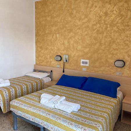 Hotel Loretta Римини Екстериор снимка