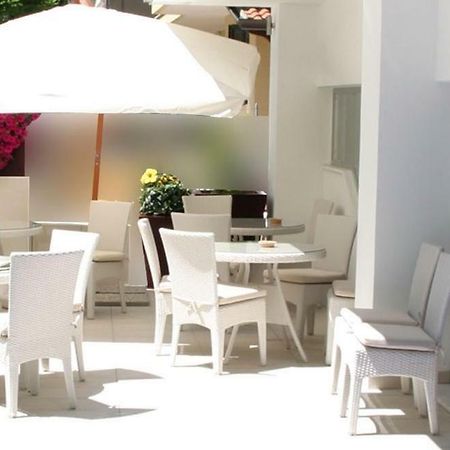 Hotel Loretta Римини Екстериор снимка