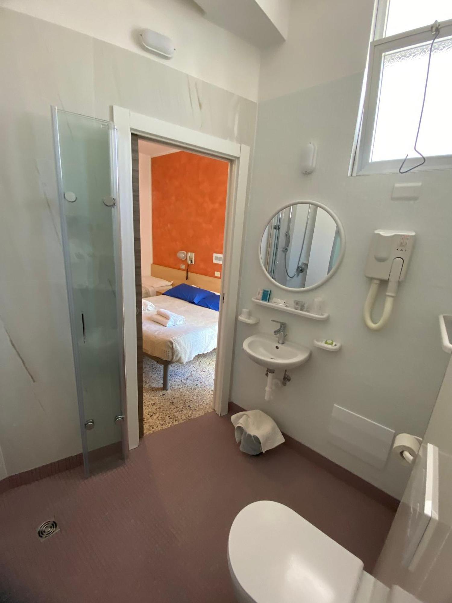 Hotel Loretta Римини Екстериор снимка