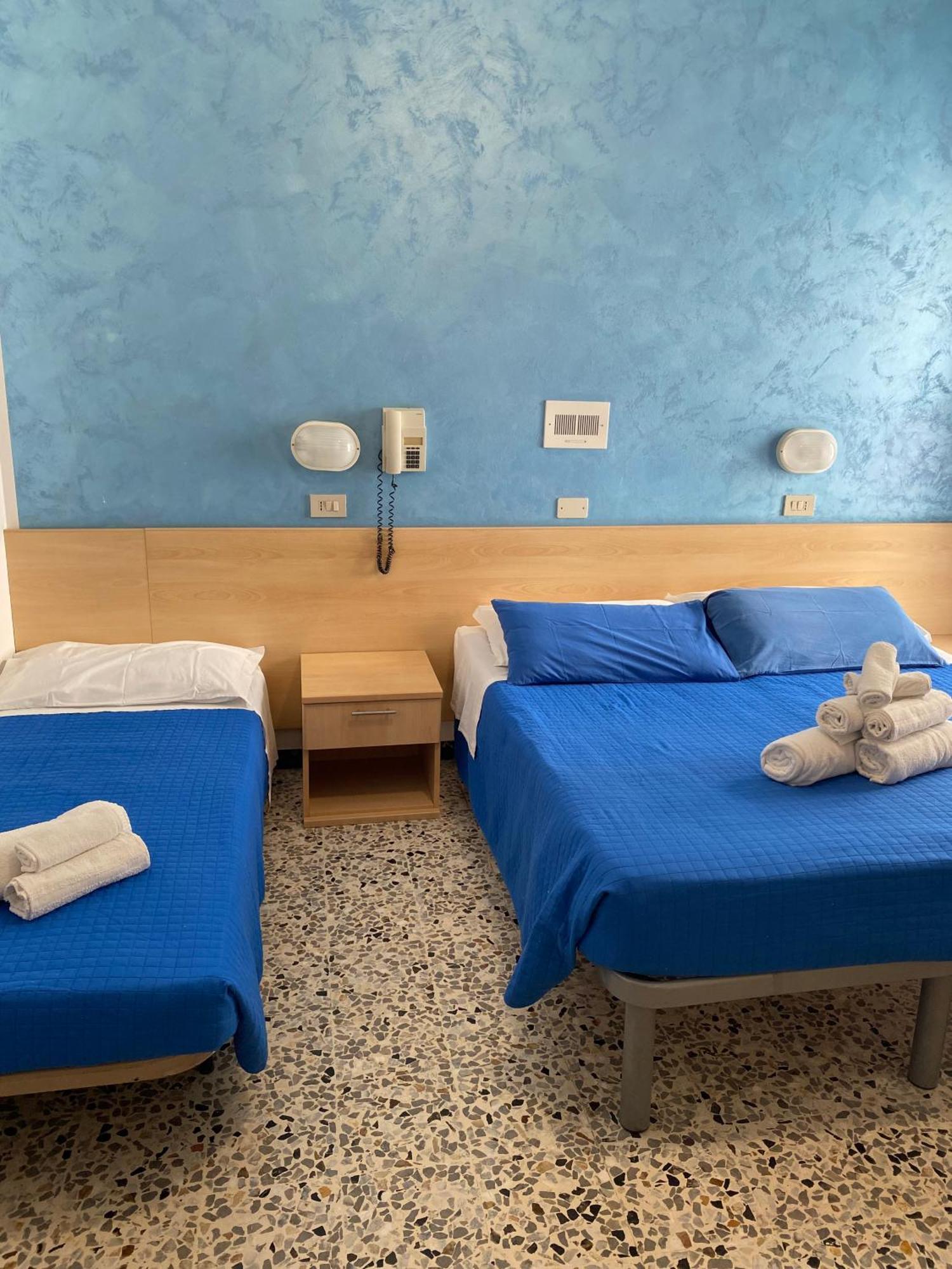 Hotel Loretta Римини Екстериор снимка