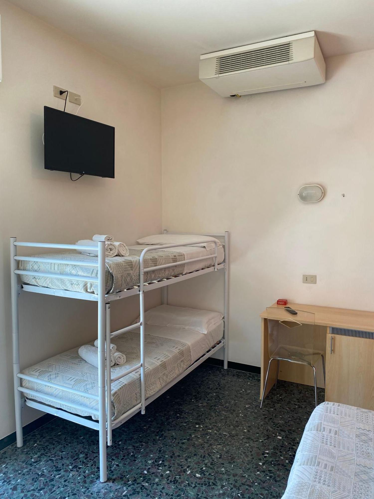 Hotel Loretta Римини Екстериор снимка