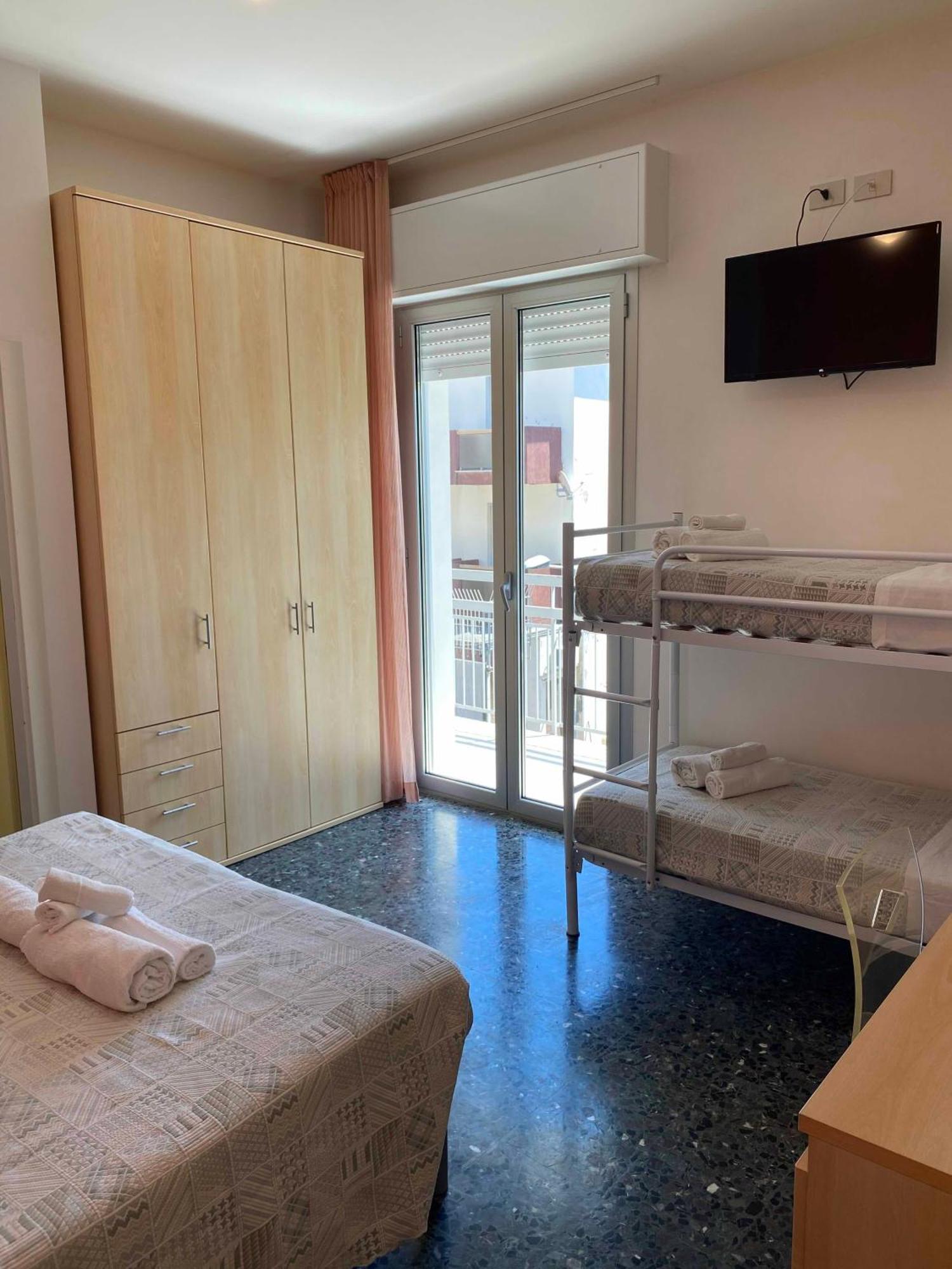 Hotel Loretta Римини Екстериор снимка