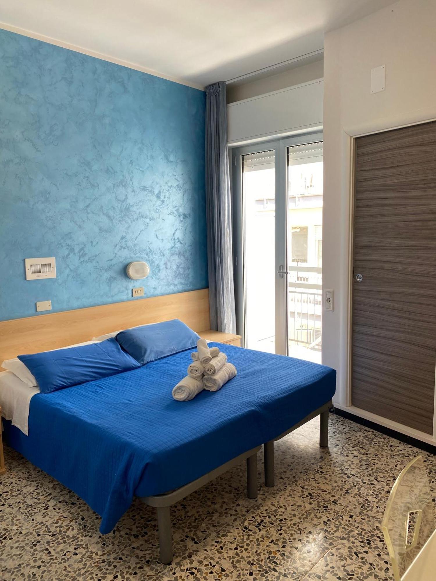 Hotel Loretta Римини Екстериор снимка