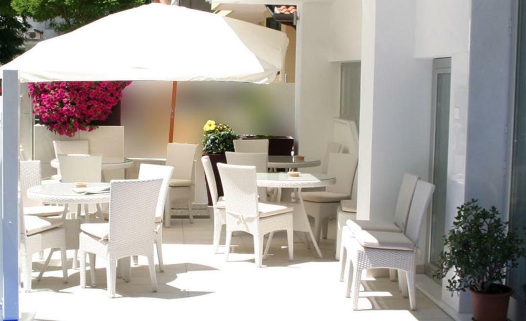 Hotel Loretta Римини Екстериор снимка